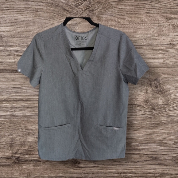 Figs Scrub Set Yola™ Skinny Scrub Pants 2.0 grey And Catrina Three Pocket Top - Picture 13 of 15